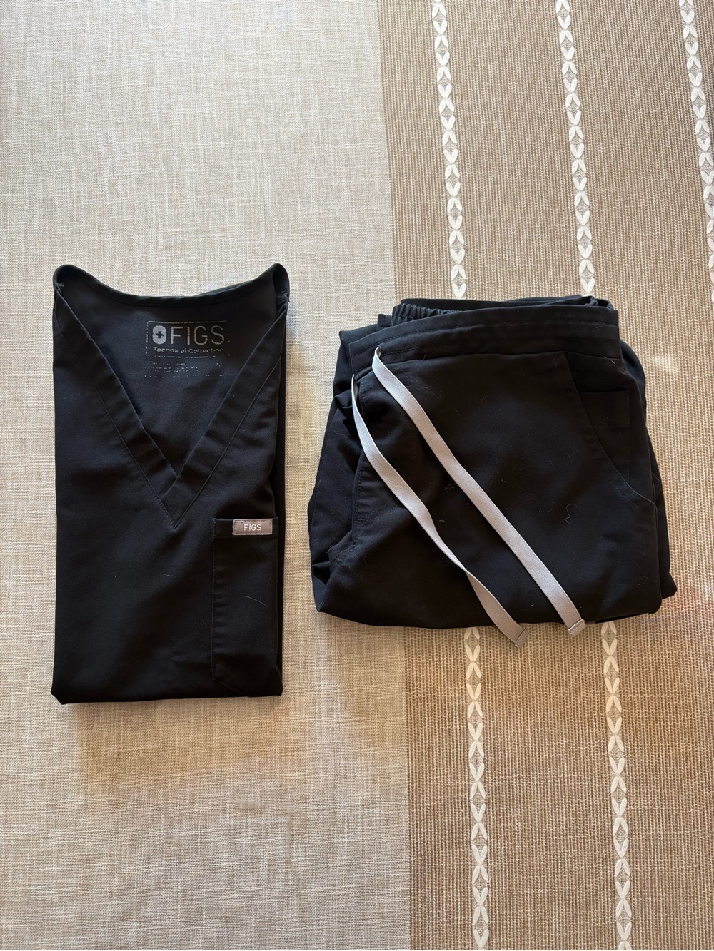 Figs Set in Black Women’s Small
